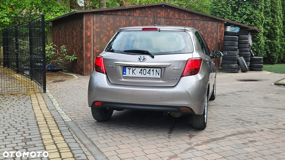 Toyota Yaris Hybrid 100 Dynamic - 12