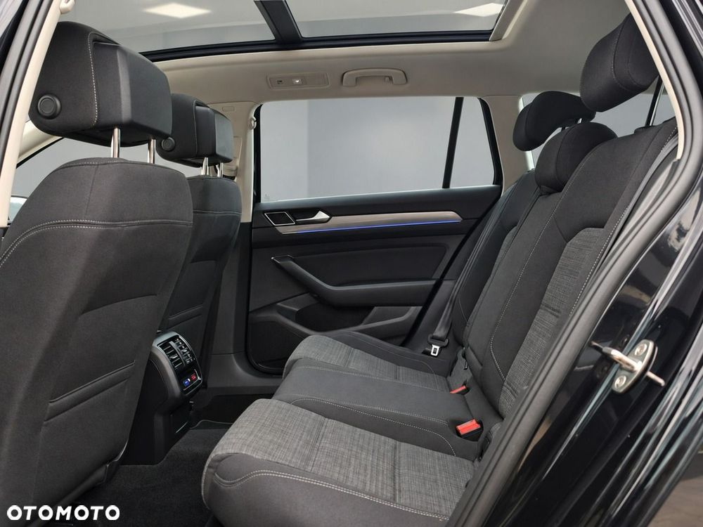 Volkswagen Passat - 11