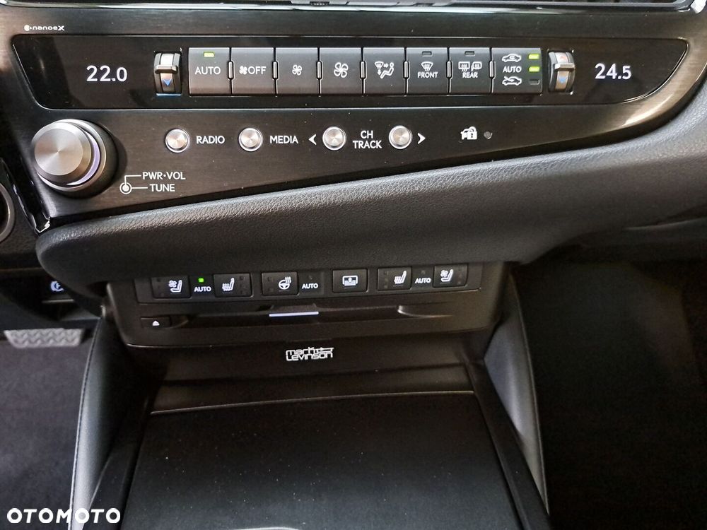 Lexus ES 300h Prestige - 30