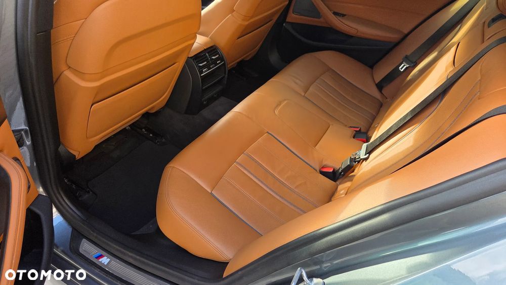 BMW Seria 5 M550i xDrive - 22