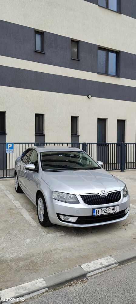 Skoda Octavia 2.0 TDI DSG Style - 6