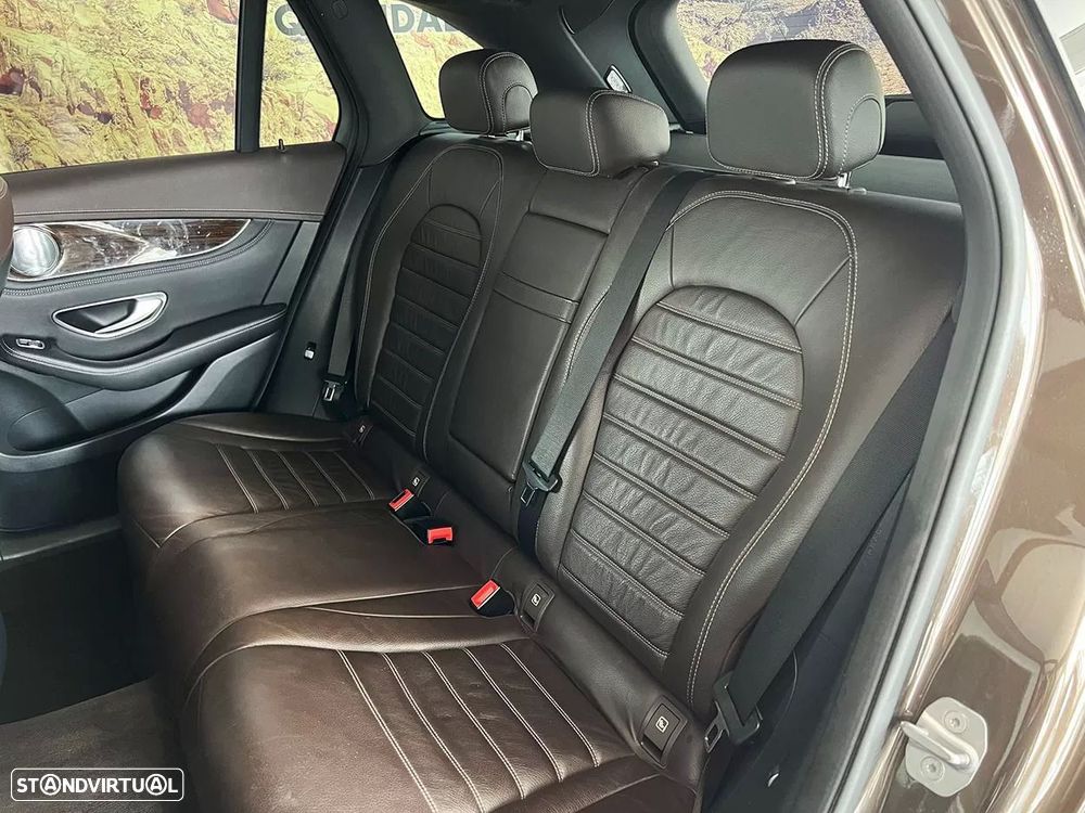 Mercedes-Benz GLC 220 d 4Matic 9G-TRONIC Exclusive - 24