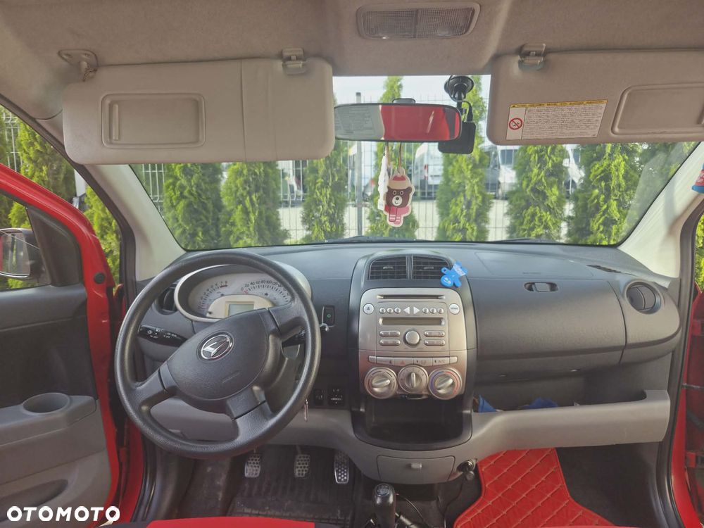 Daihatsu Sirion 1.0 - 5