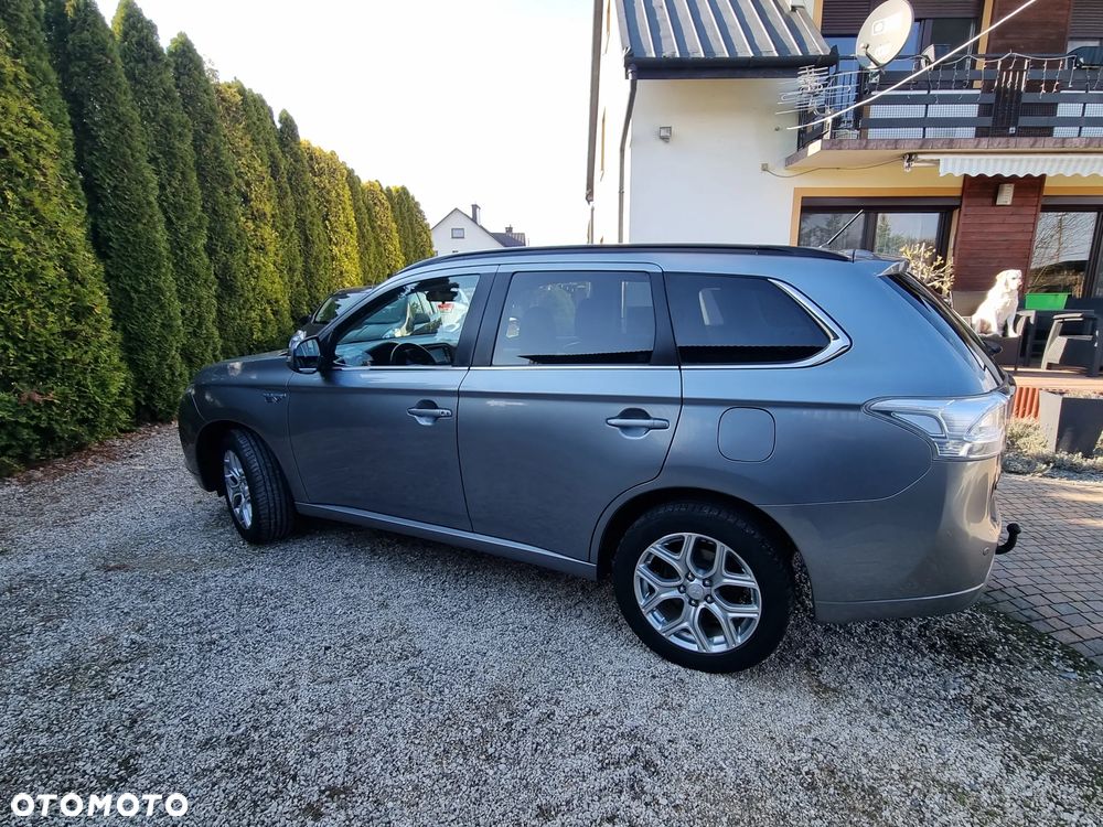 Mitsubishi Outlander 2.0 4WD Top - 4