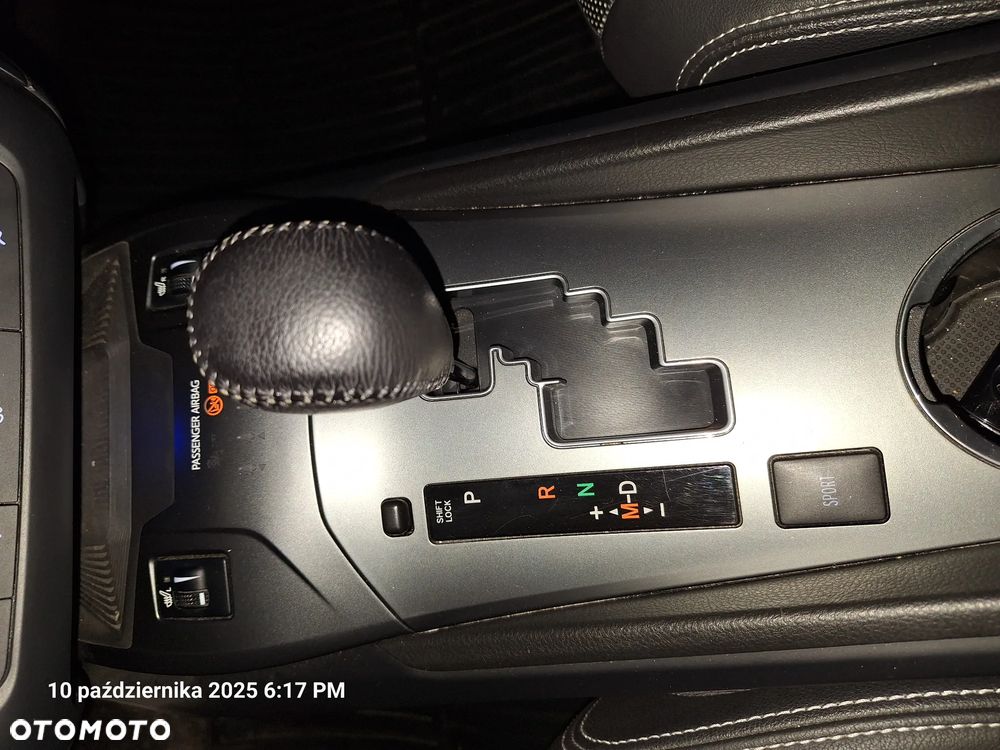 Toyota Avensis 1.8 Premium MS - 17