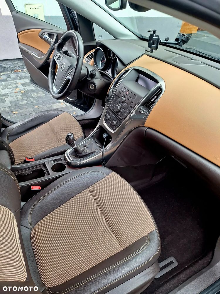 Opel Astra 1.4 T Essentia - 10