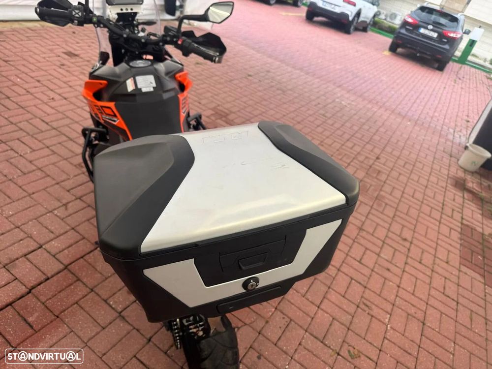 KTM 890 - 16