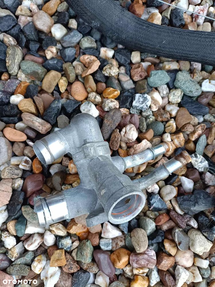 OBUDOWA TERMOSTATU KROCCE KROCIEC 3.7 3.5 FORD 2007-2017 Lincoln Taurus Edge FLEX FUSION X MKX MKZ MKS MKT CONTINENTAL MERCURY SABLE EXPLORER MAZDA 6 CX7 CX9 POLICE INTERCEPTOR SEDAN 9T4E-8A587-AA - 1