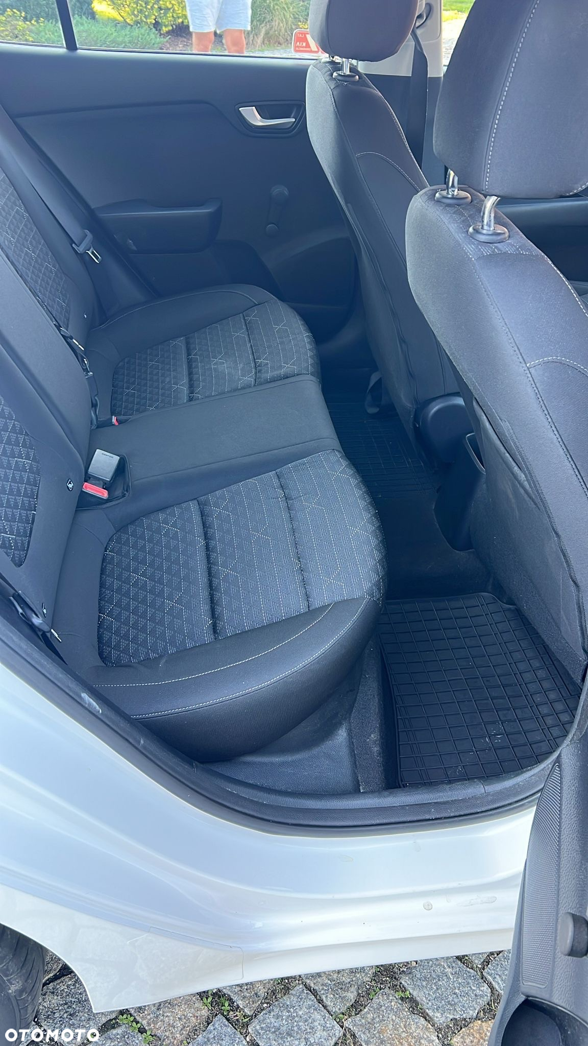 Kia Rio 1.2 L - 10