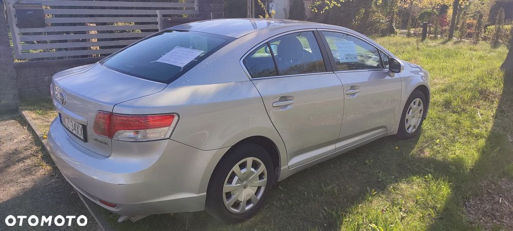 Toyota Avensis 1.6 Luna - 2