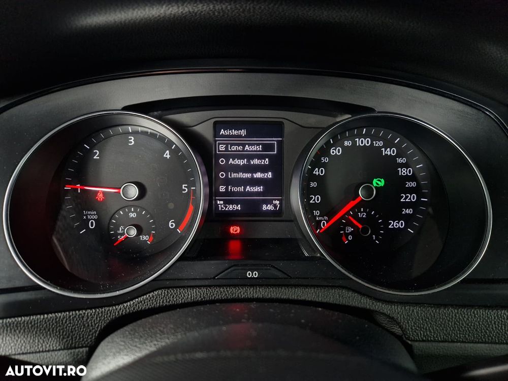 Volkswagen Passat 2.0 TDI DSG Trendline - 15