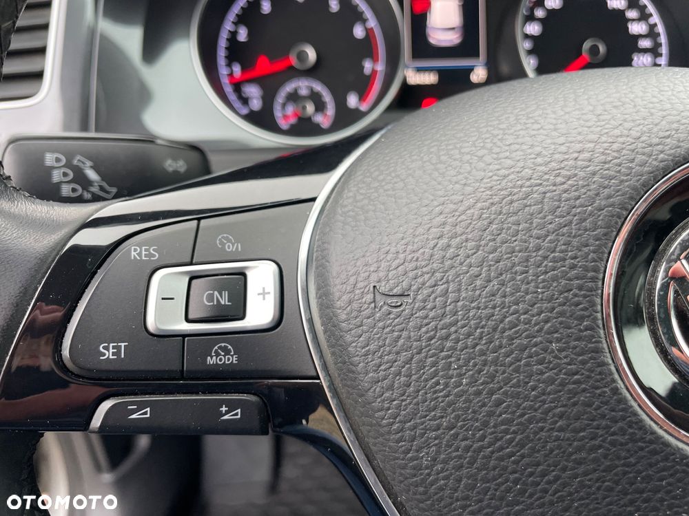 Volkswagen Golf 1.4 TSI BMT Comfortline - 24