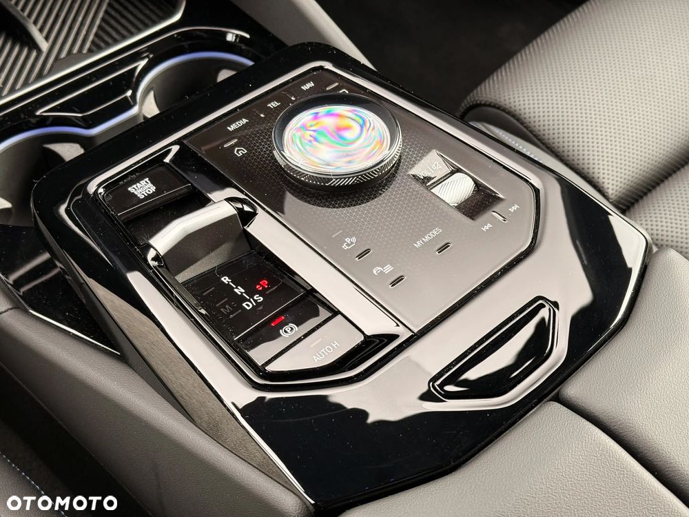 BMW Seria 5 520i - 25