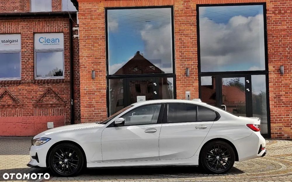 BMW Seria 3 318d Sport Line - 3