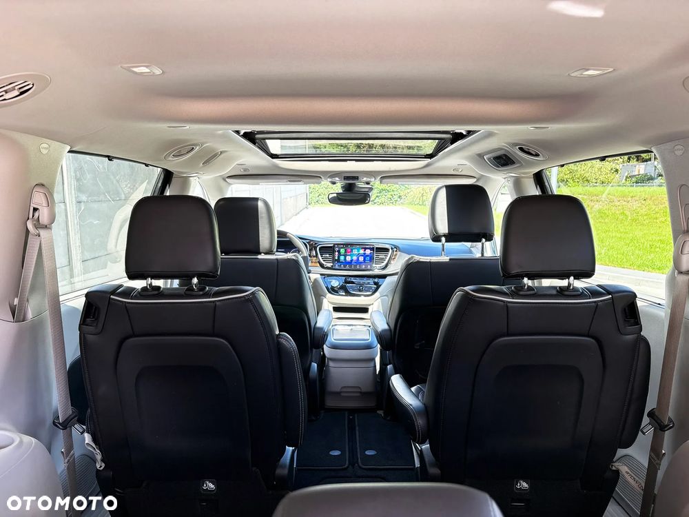 Chrysler Pacifica - 31