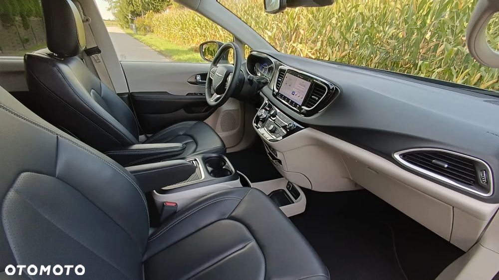 Chrysler Pacifica - 22