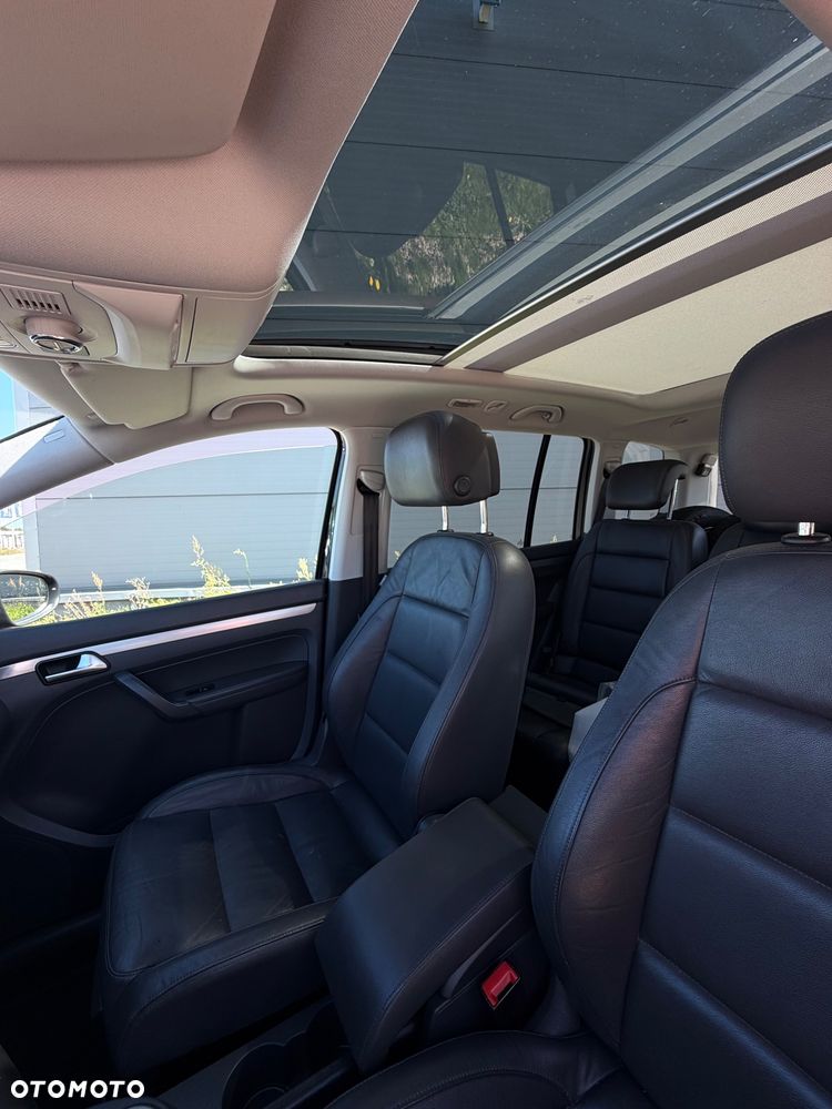 Volkswagen Touran 2.0 TDI DPF Highline DSG - 32