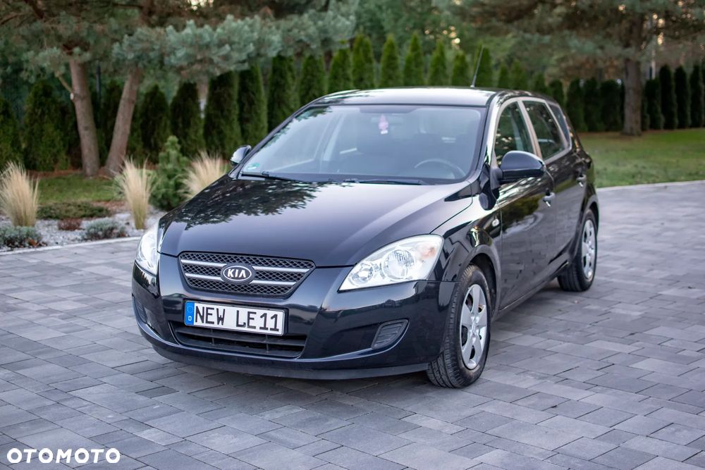 Kia Ceed - 11
