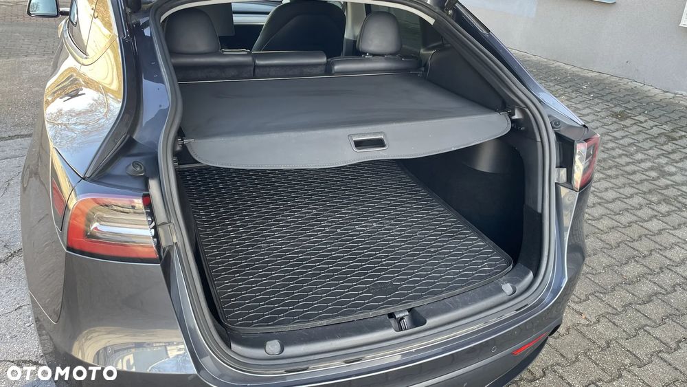 Tesla Model Y - 7