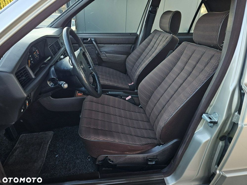 Mercedes-Benz W201 (190) - 15