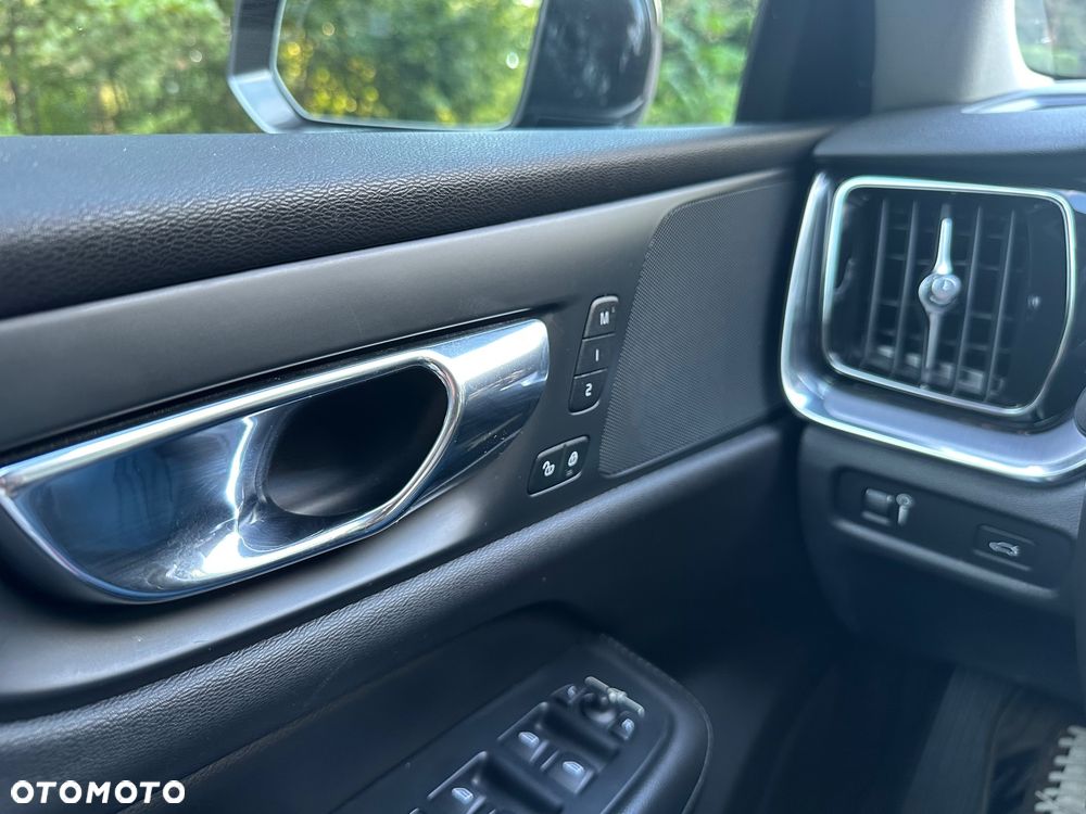 Volvo S60 T6 AWD Momentum Pro - 21