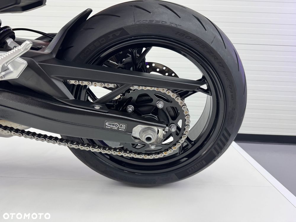 BMW F - 28