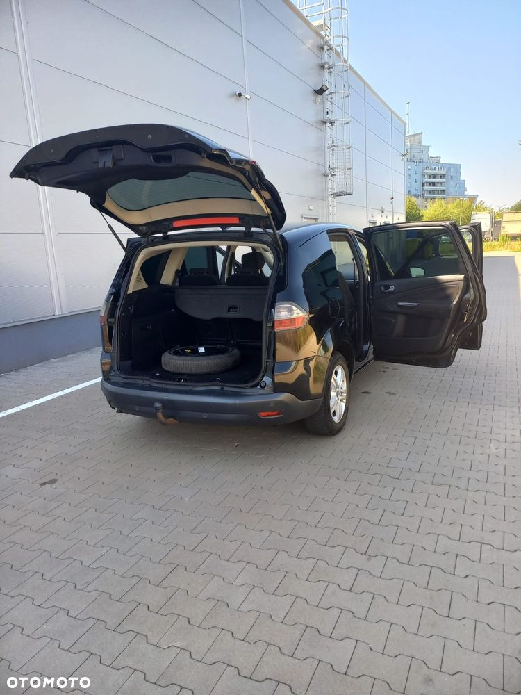 Ford S-Max - 17