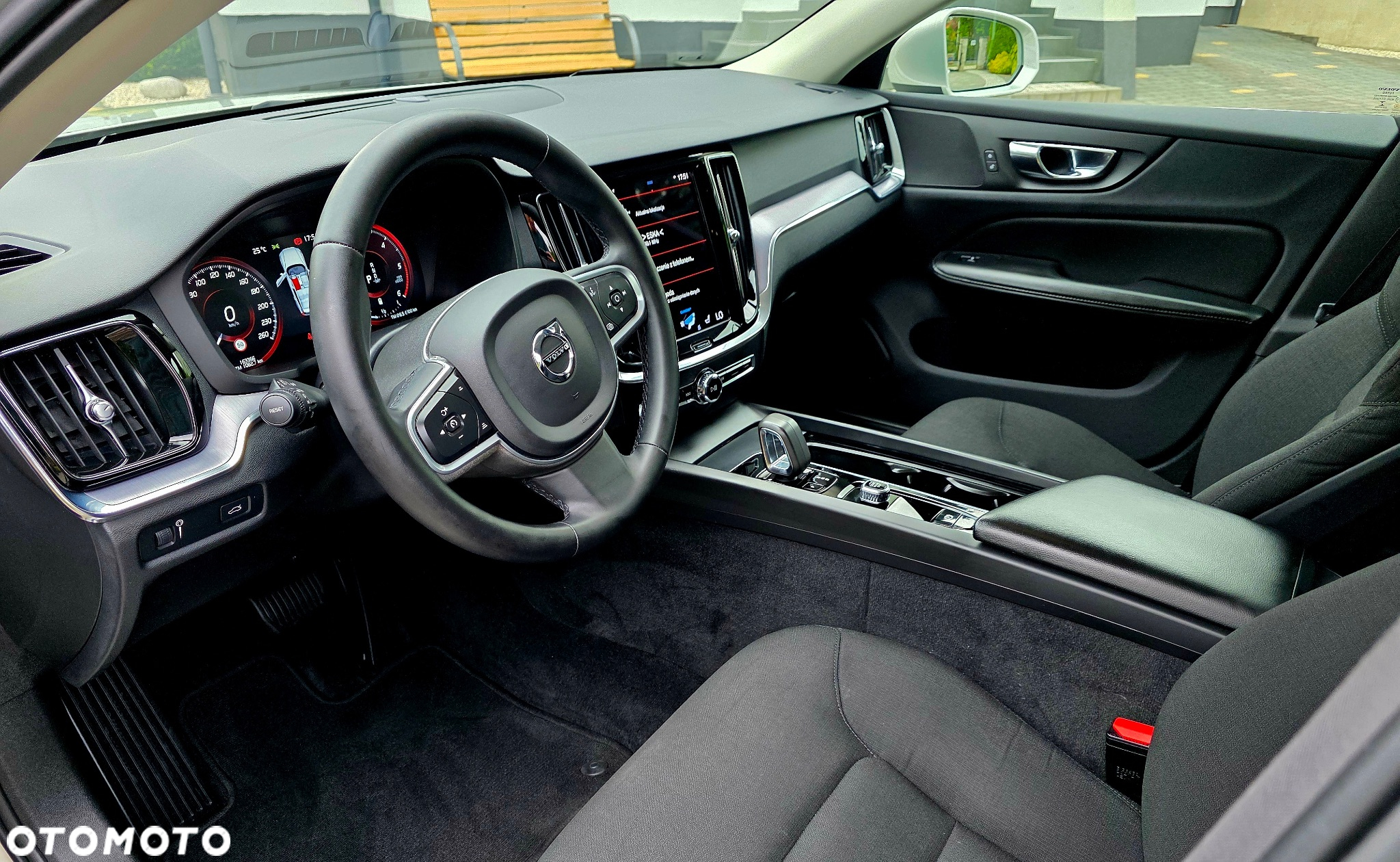 Volvo V60 D4 Momentum Pro - 11
