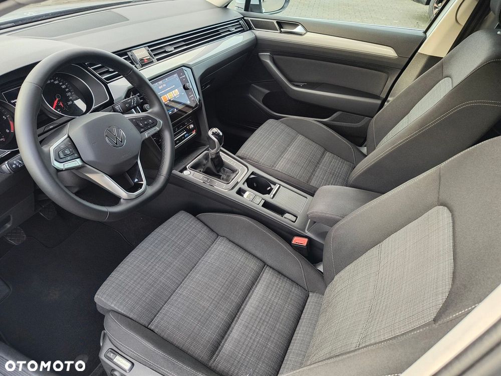 Volkswagen Passat - 12