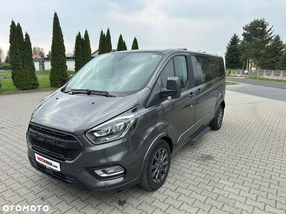 Ford Tourneo Custom - 1