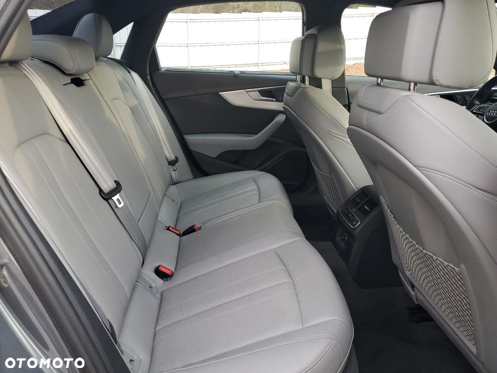 Audi A4 Limousine - 12