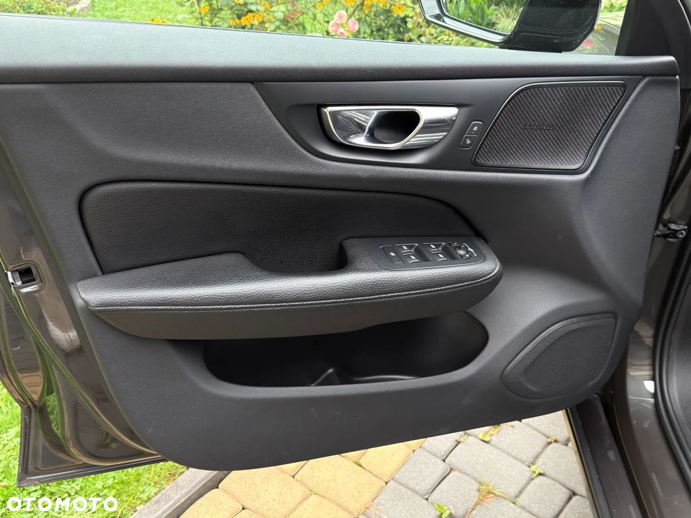 Volvo V60 T6 AWD Geartronic R-Design - 23