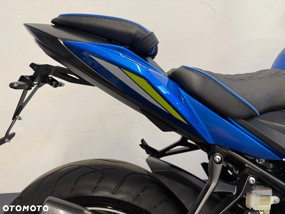 Suzuki GSX - 35