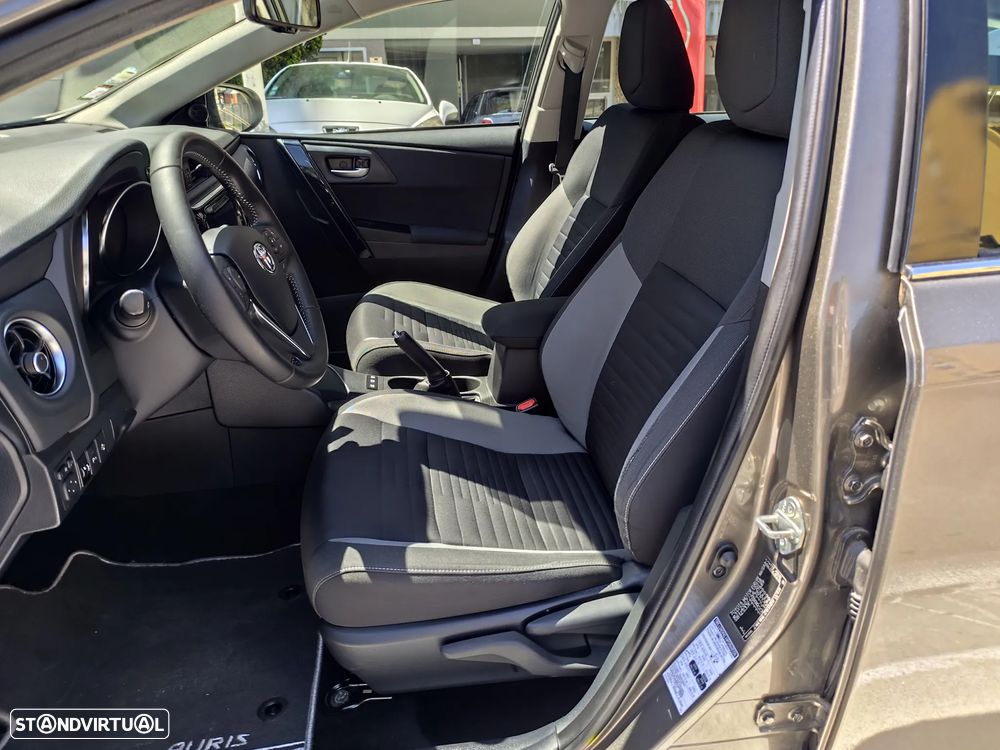 Toyota Auris Touring Sports 1.8 HSD Comfort+P.Techno - 19