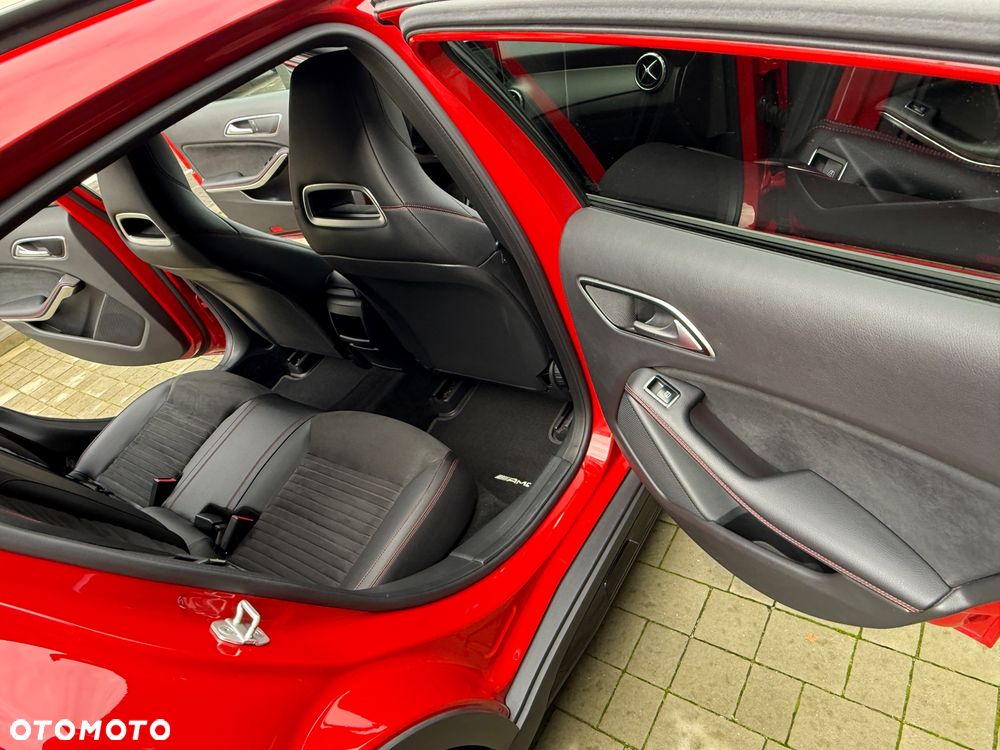 Mercedes-Benz GLA - 16