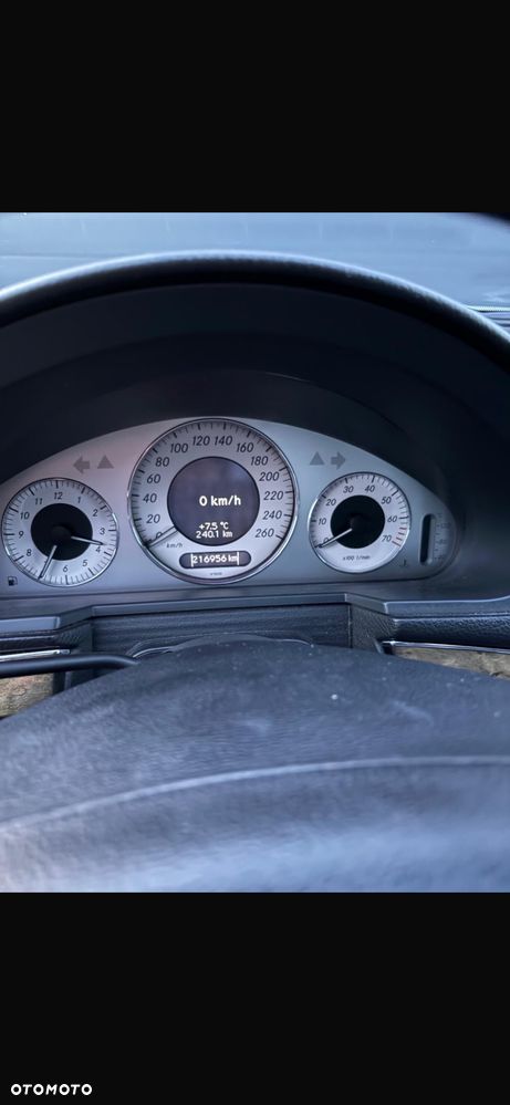 Mercedes-Benz Klasa E - 24