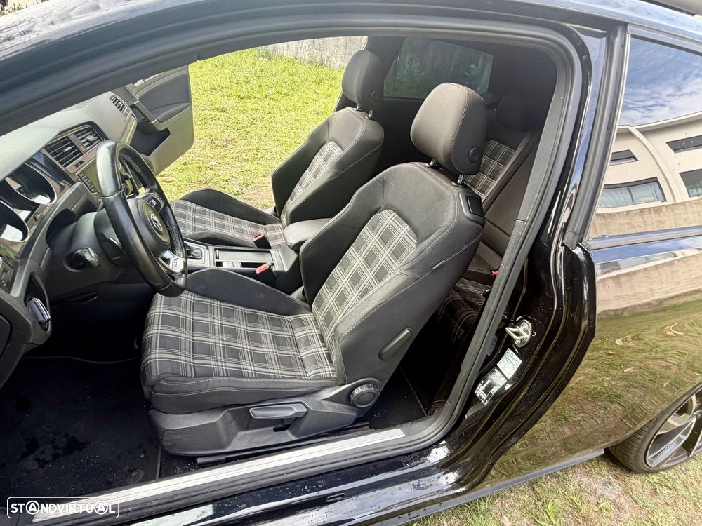 VW Golf 2.0 TDI GTD DSG - 37