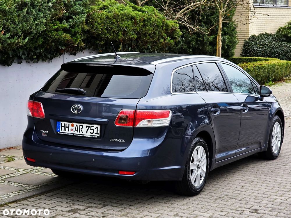 Toyota Avensis Combi 1.8 Executive - 4