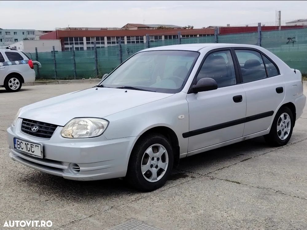 Hyundai Accent 1.3i - 4