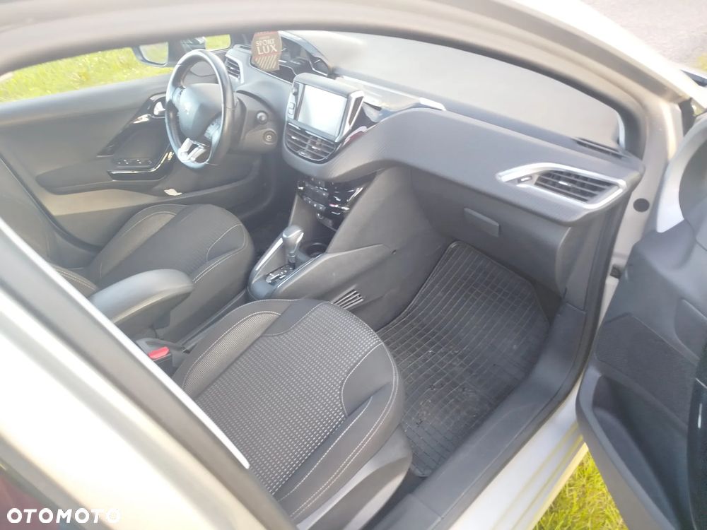 Peugeot 208 PureTech 110 Stop & Start EAT6 Allure - 9
