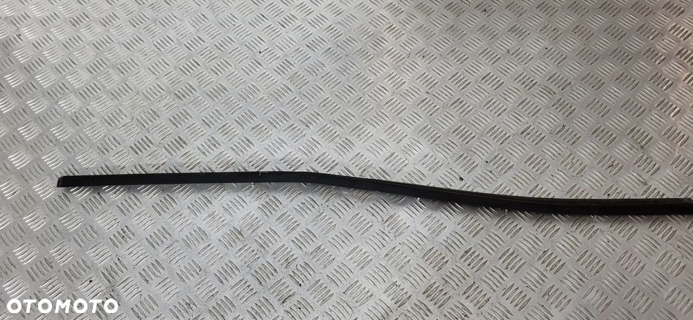 Nissan Terrano II Listwa Szyby Prawy Tył 3D - 1