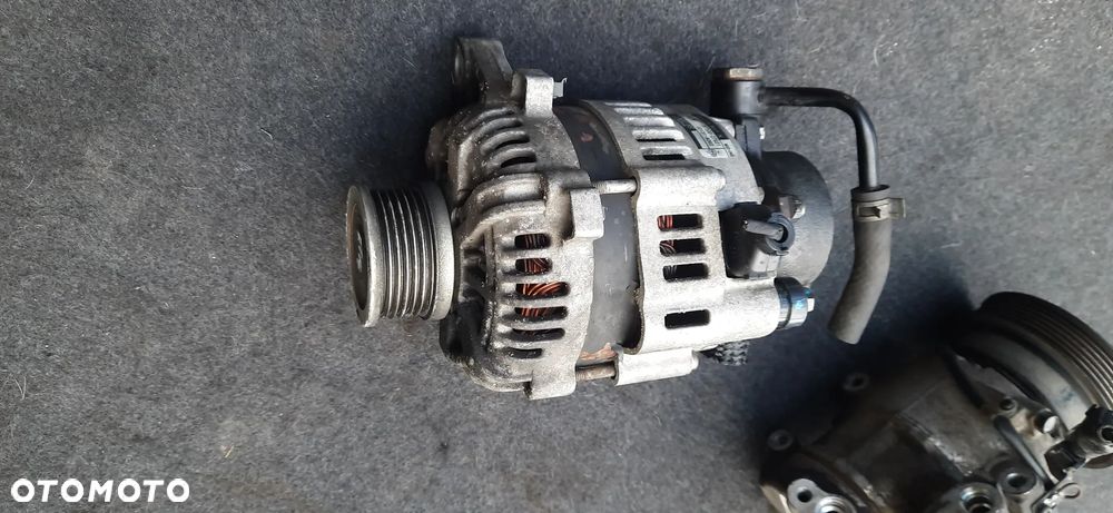 Kia Carens III Carens 3 2.0 CRDI Hyundai Alternator DENSO 37300-27021 02131-9262 Rozrusznik 36100-270 03101-3190 Przepustnica 35100-27410 - 4