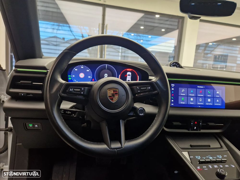 Porsche Macan Electric 4 - 18