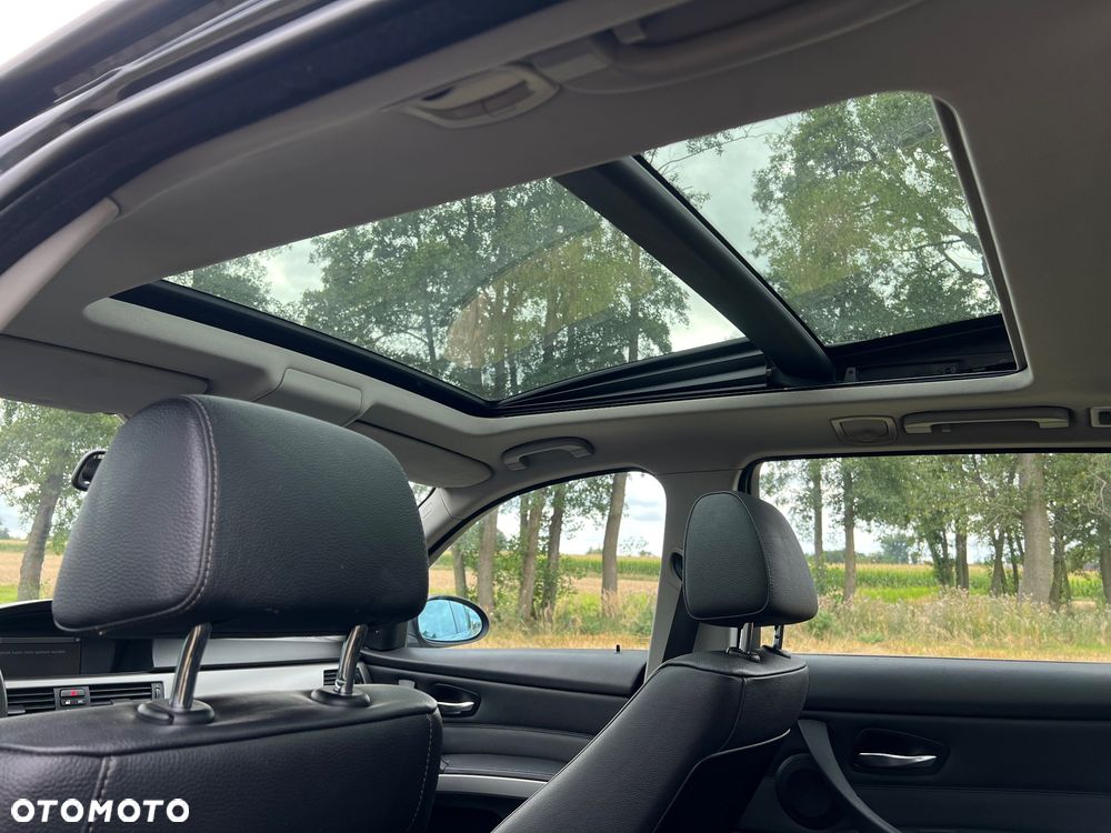 BMW Seria 3 320d DPF Touring - 16
