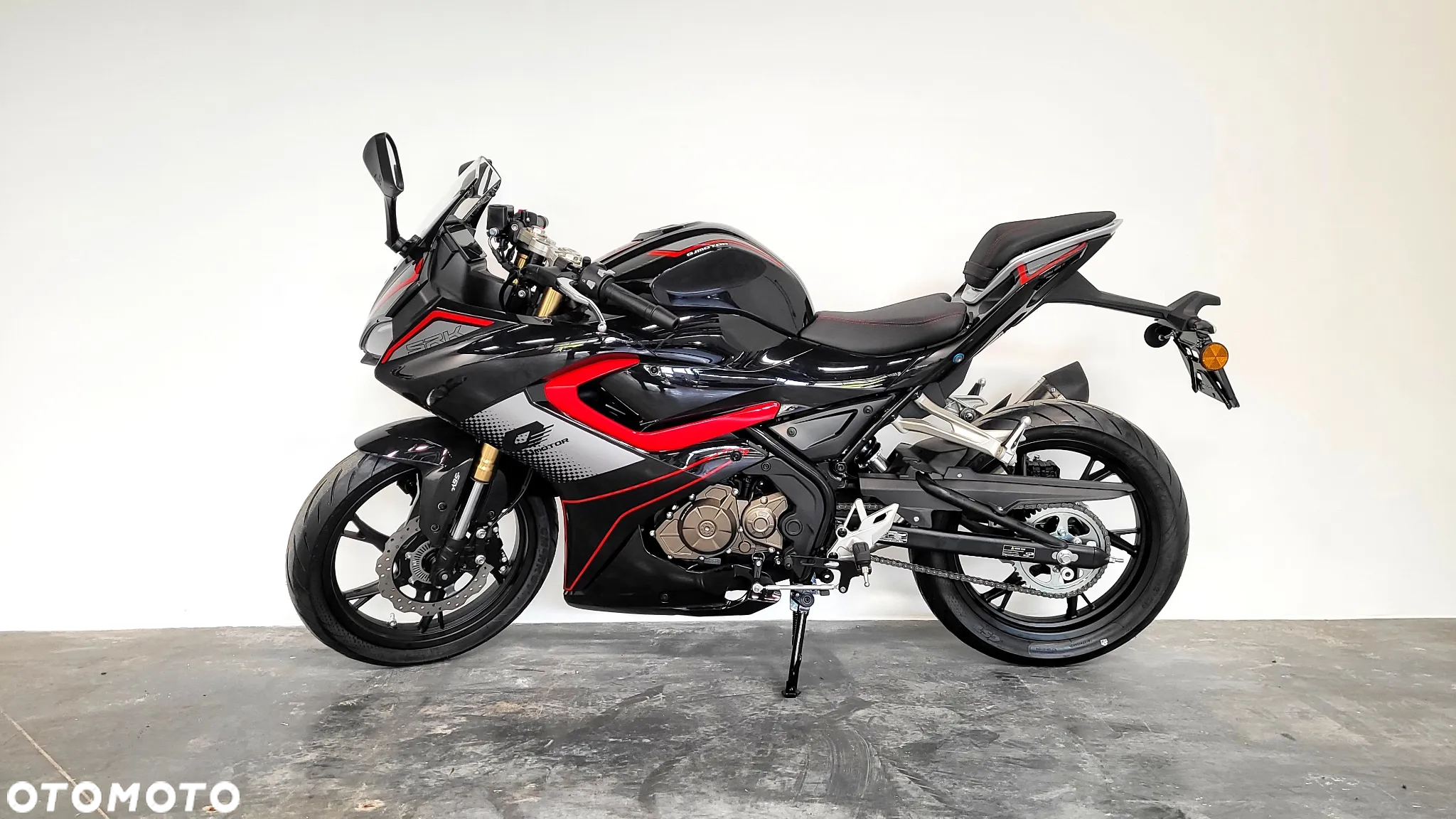 QJMOTOR SRK 125R - 4