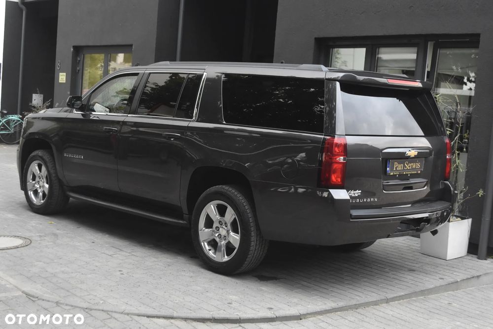 Chevrolet Suburban - 4