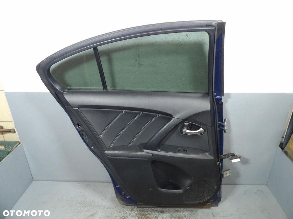 TOYOTA AVENSIS T27 LIFT SEDAN DRZWI TYŁ LEWE 8T5 - 7