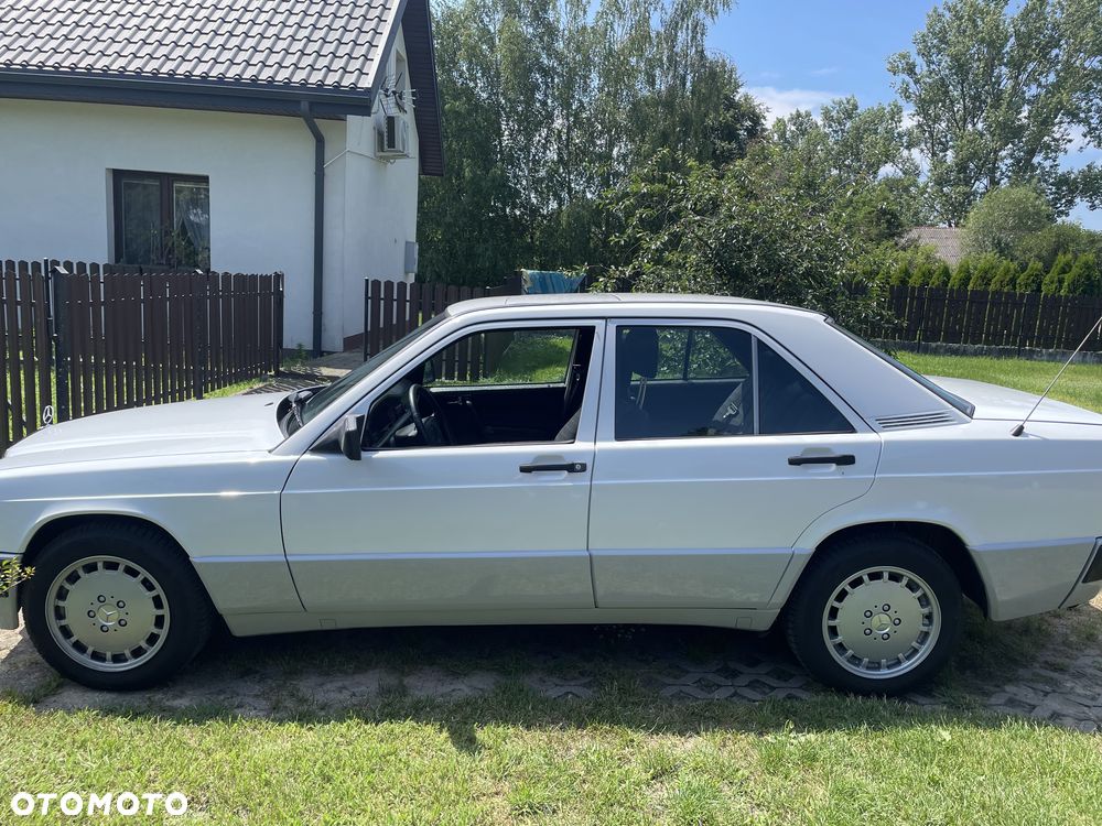 Mercedes-Benz W201 (190) - 5