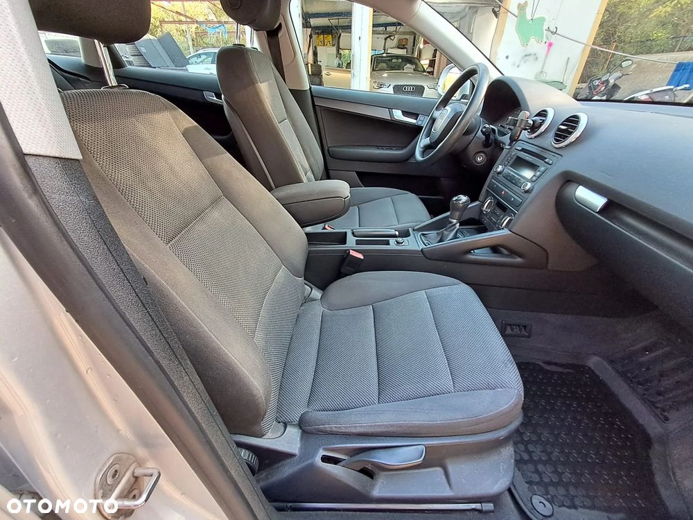 Audi A3 Sportback 1.6 Ambition - 14