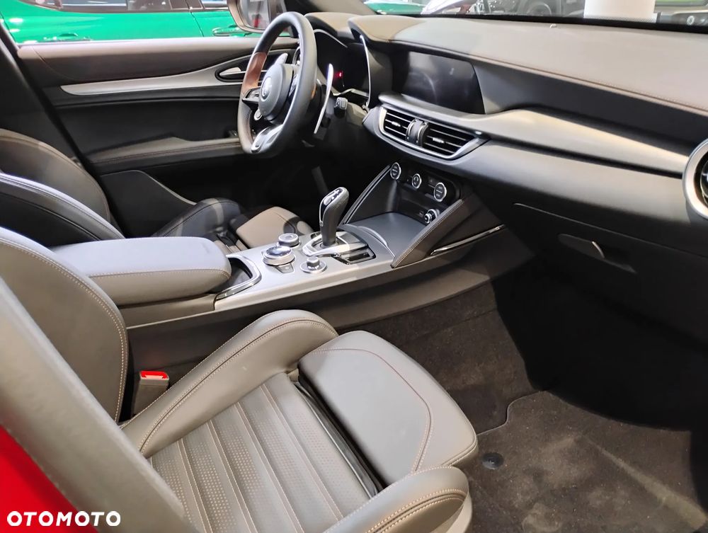 Alfa Romeo Stelvio 2.0 Turbo Intensa Q4 - 17